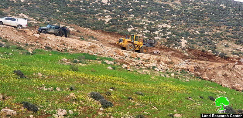 The occupation’s troops sealed off a road in Masafer Yatta/ Hebron governorate