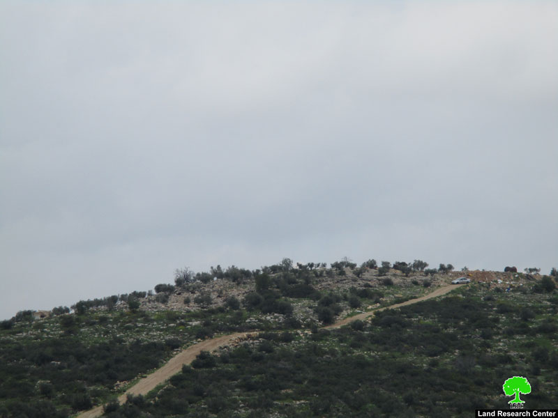 The Israeli occupation halt work on an agricultural road in Deir Ballut town / Salfit governorate