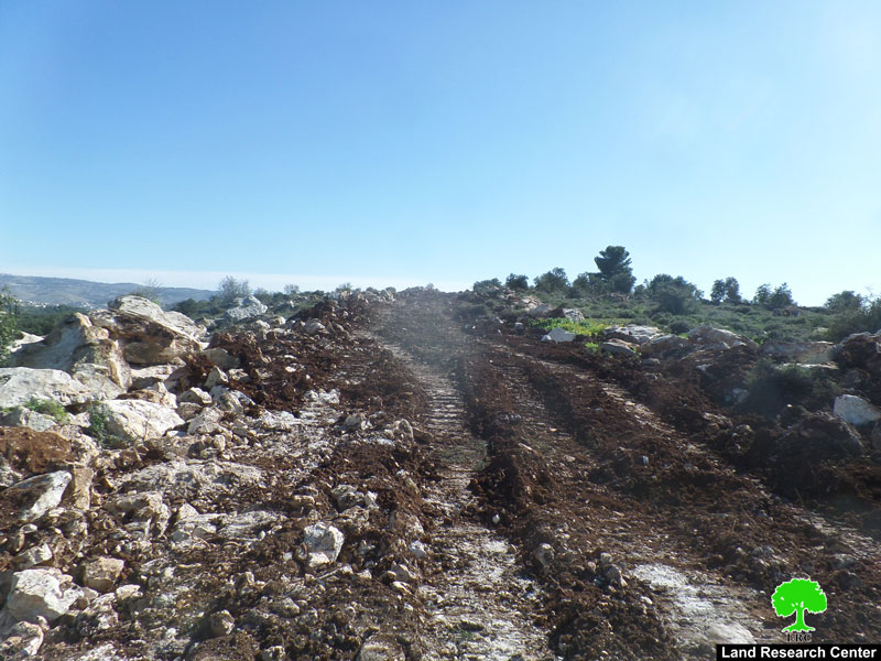 إخطار بوقف العمل في طريق زراعي ببلدة إذنا غرب الخليل