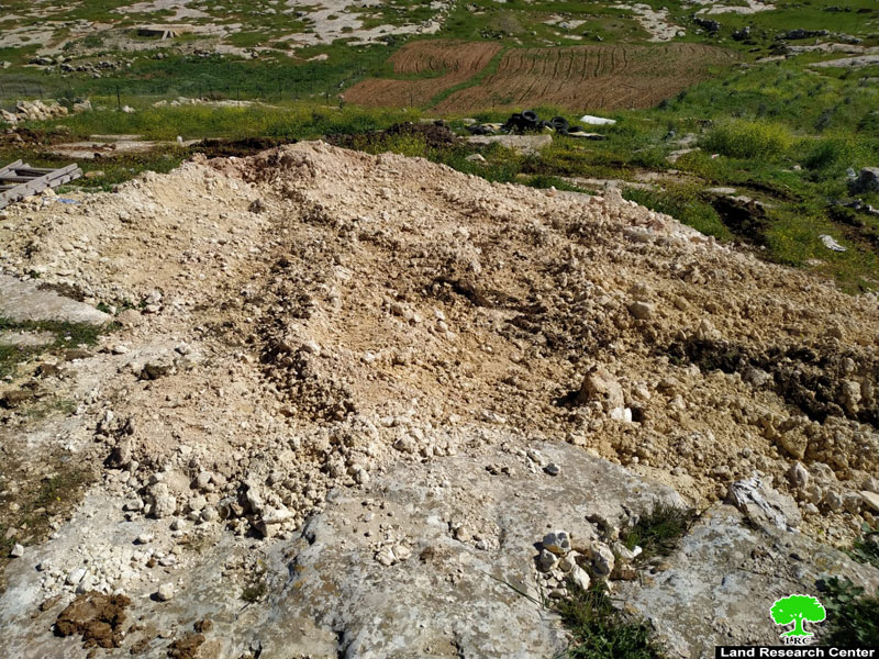 The occupation force a farmer to dump a cistern in “Umm Near” south Yatta / Hebron Governorate