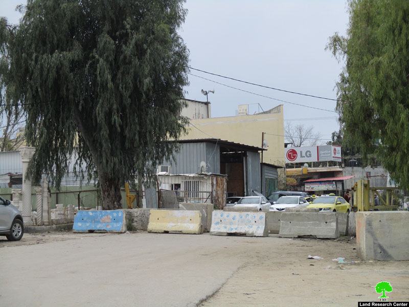 The Israeli occupation army imposes closure on Azzun town / Qalqilya governorate