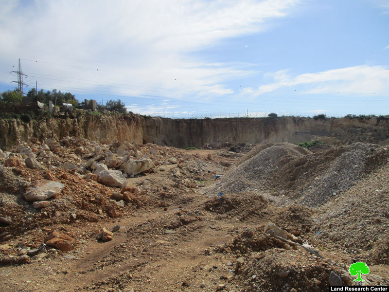 The occupation authorities halt rehabilitation work on an agricultural land in Qalqilya