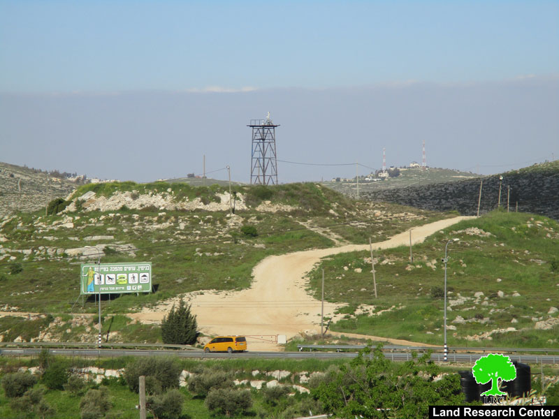 الشروع بتأهيل طريق استعماري جديد على حساب أراضي قرية عين يبرود  / محافظة رام الله