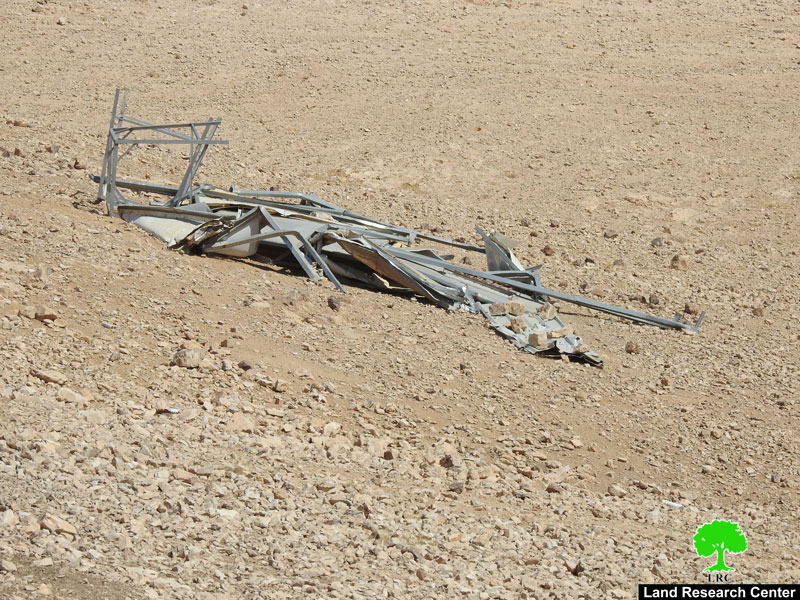 الاحتلال يهدم حظيرة مواشي في خشم الدرج شرق يطا / محافظة الخليل