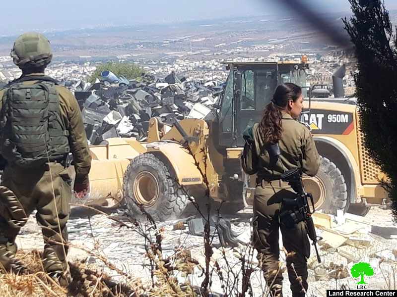 الاحتلال يهدم منشأة صناعية بقرية فقيقيس غرب الخليل