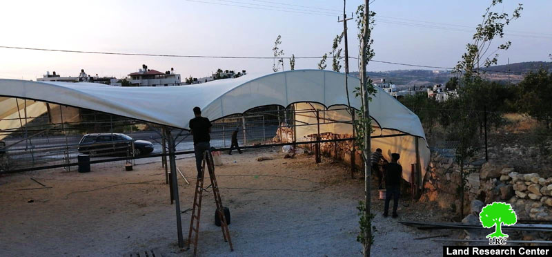 الاحتلال يهدم ويصادر مشروع زراعي في بلدة بيت أمر شمال الخليل