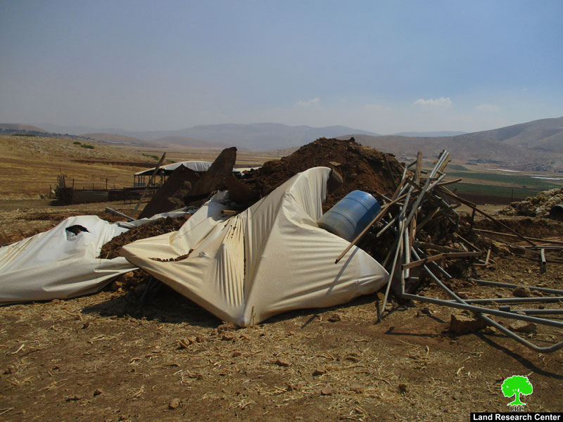 هدم عدداً من المنشآت السكنية والزراعية في خربة الرأس الأحمر / محافظة طوباس