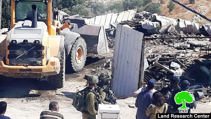 Demolition of  a barrack in Idhna town / West Hebron