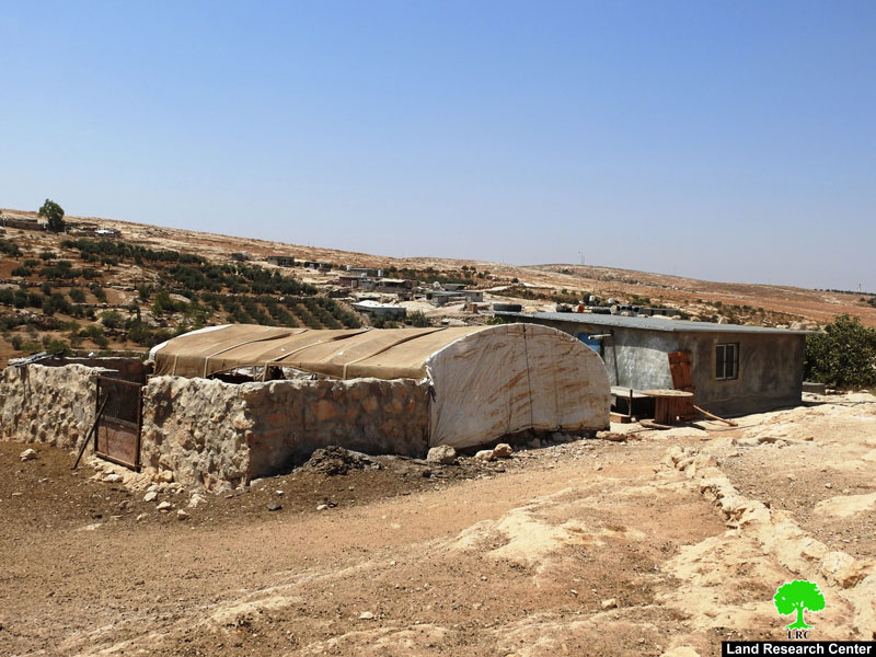 إخطارات بوقف العمل في مساكن ومنشآت بقرية شعب البطم شرق يطا / محافظة الخليل