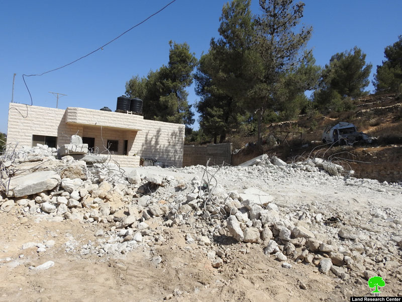 Occupation forces demolish a house in Beit Ummar / Hebron Governorate