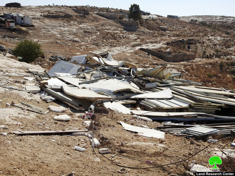 The Israeli occupation demolish residences and a barn in Al-Mafqara village – East Yata / Hebron governorate