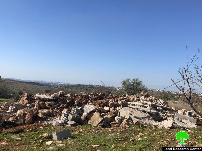 جيش الاحتلال يهدم بئر لجمع المياه ويخطر آخر بوقف البناء في بلدة الزاوية / محافظة سلفيت