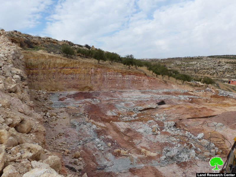 الاحتلال يهدم أساسات مدرسة في بيرين جنوب بلدة بني نعيم بمحافظة الخليل