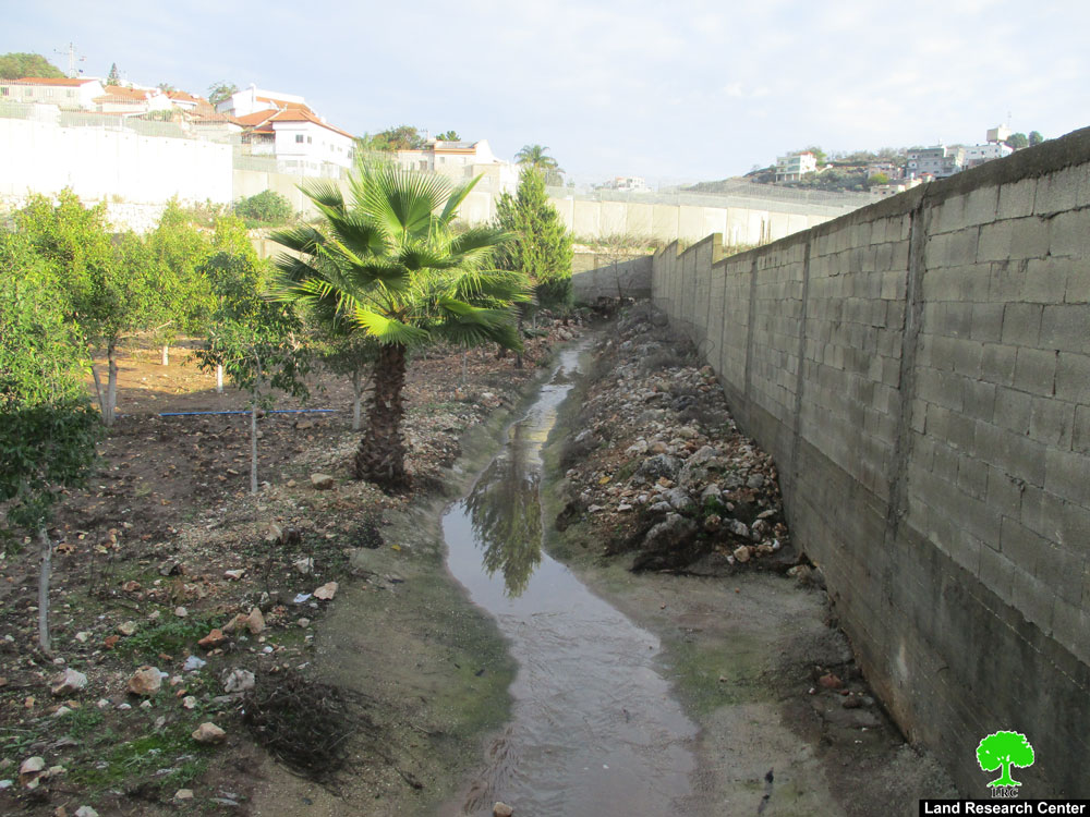 Settlers of “Sha’arei Tikva” pump their waste water towards ‘Azzun high school in Qalqilya