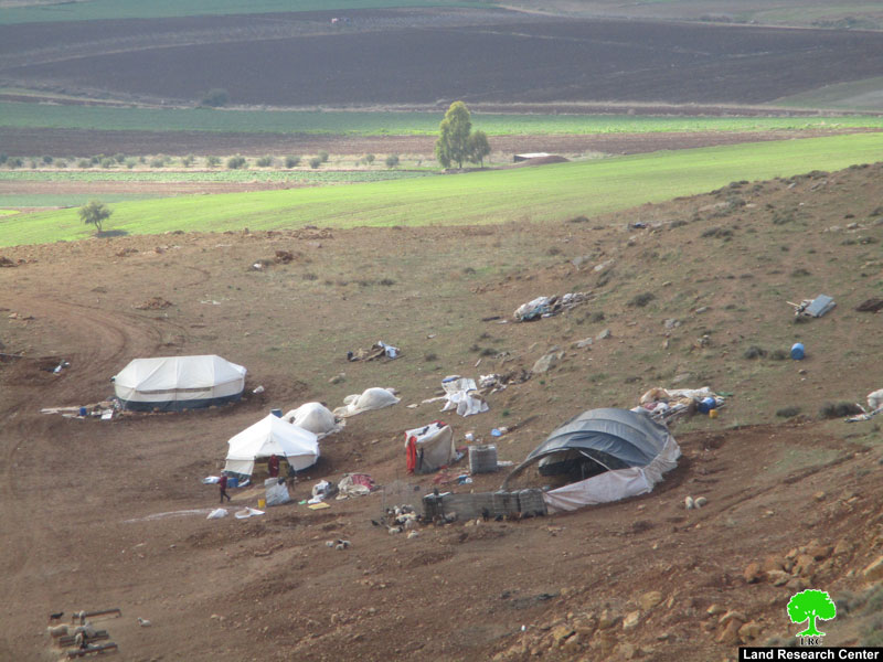 هدم  ومصادرة خيمتين للسكن  شرق منطقة عينون في محافظة طوباس