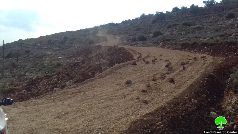 Opening a colonial road and smashing the glass of several cars.