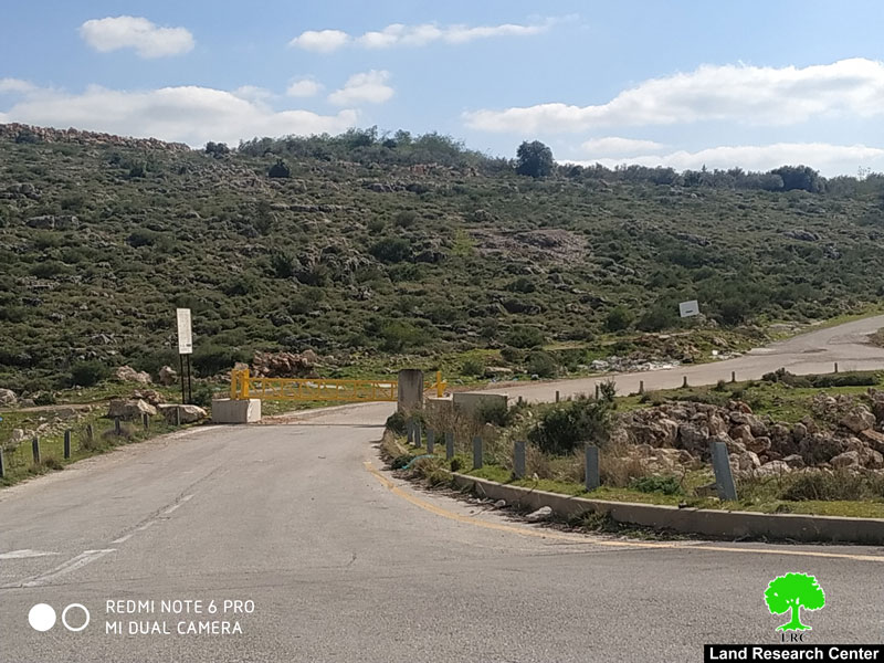 إغلاق البوابة الحديدية على المدخل الشمالي لقرية شقبا / محافظة رام الله