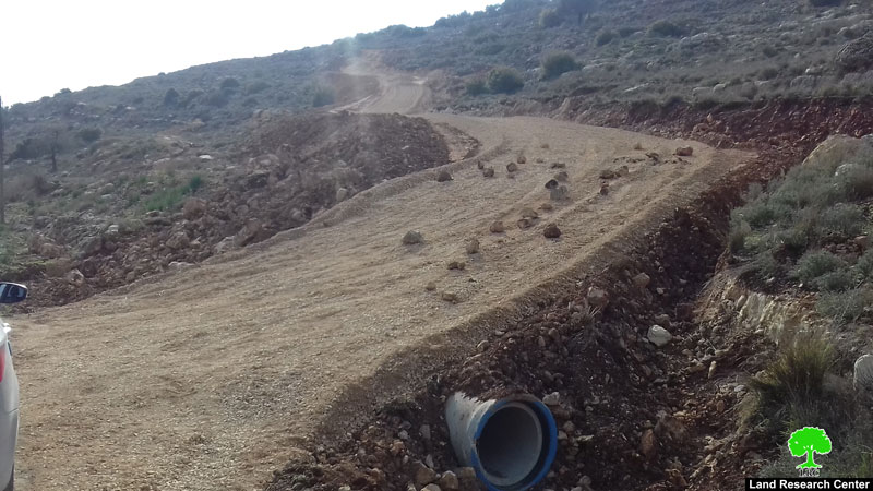 Opening a colonial road and smashing the glass of several cars.