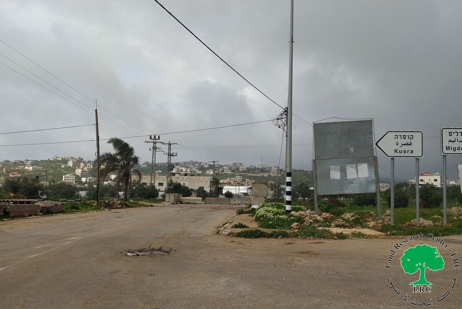 إغلاق مداخل قريتي مجدل بني فاضل وقصرة جنوب مدينة نابلس