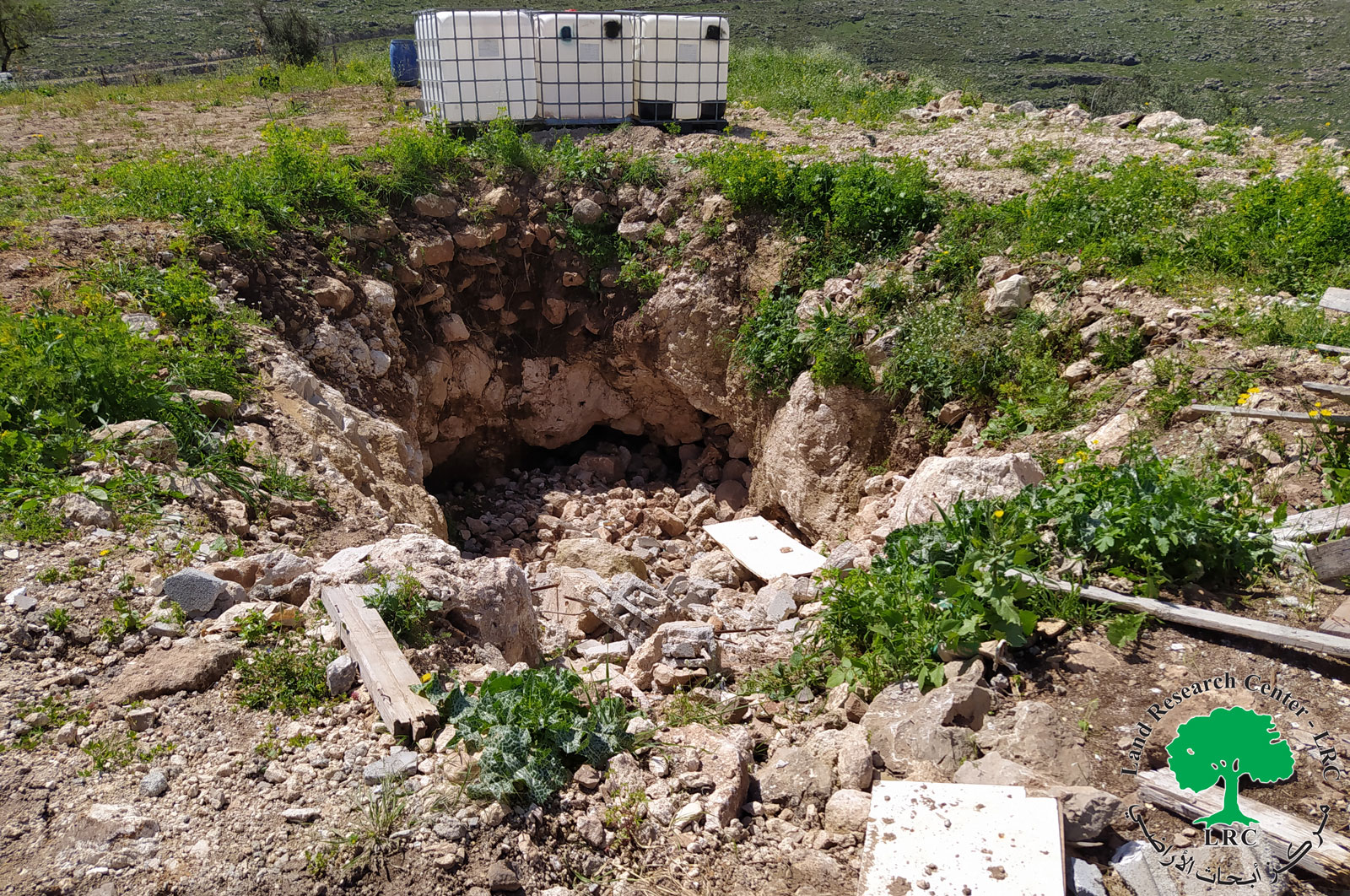 هدم غرفة زراعية وبئر لجمع المياه في بلدة الزاوية / محافظة سلفيت