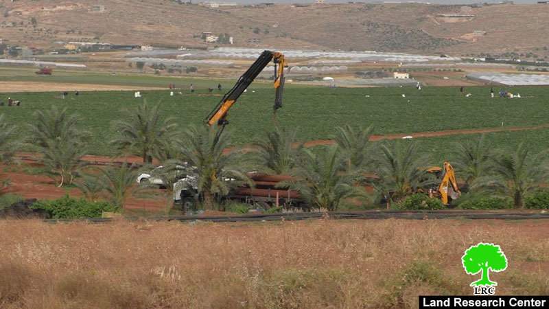 هدم منشآت سكنية وزراعية  ومصادرة  خطوط  مائية  في منطقة سهل  البقيعة  / محافظة طوباس