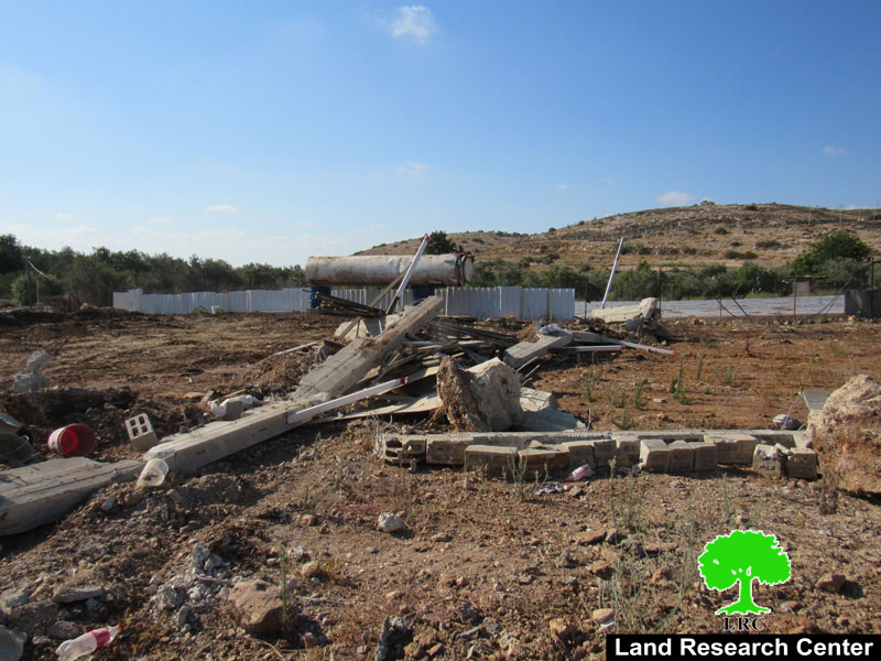 هدم جدران استنادية شرق مدينة قلقيلية