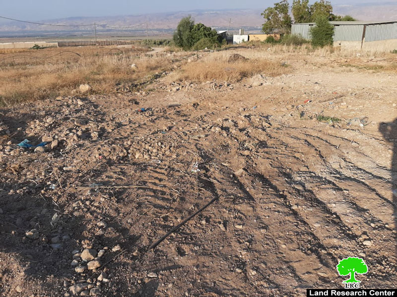 إغلاق فتحات مائية عشوائية في قرية بردلة بالأغوار الشمالية