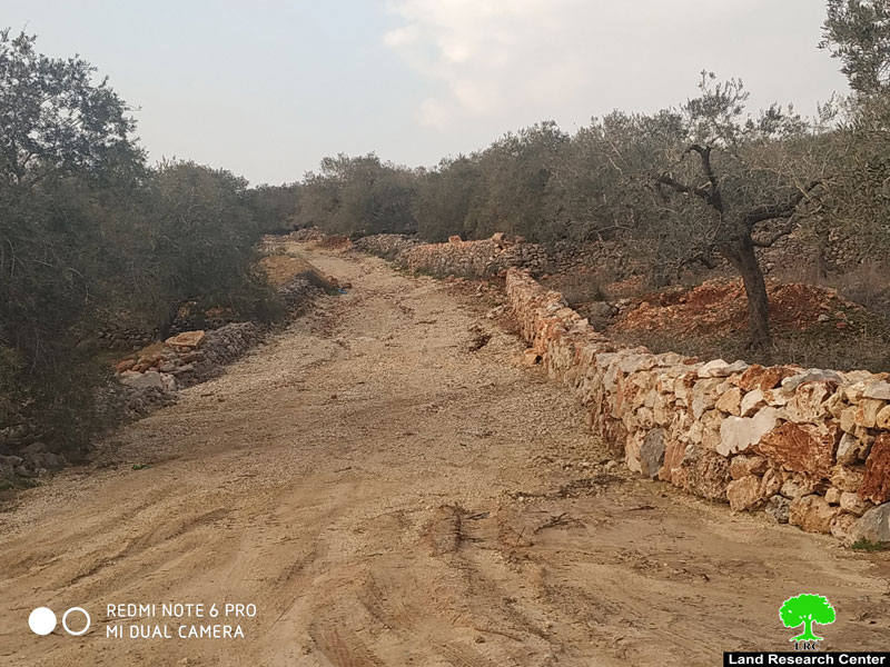 الاحتلال الإسرائيلي يمنع استكمال طريق زراعي في بلدة دير استيا بمحافظة سلفيت