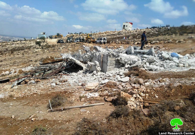 الاحتلال يهدم مباني ومنشآت في “خلة طه” غرب بلدة دورا بمحافظة الخليل