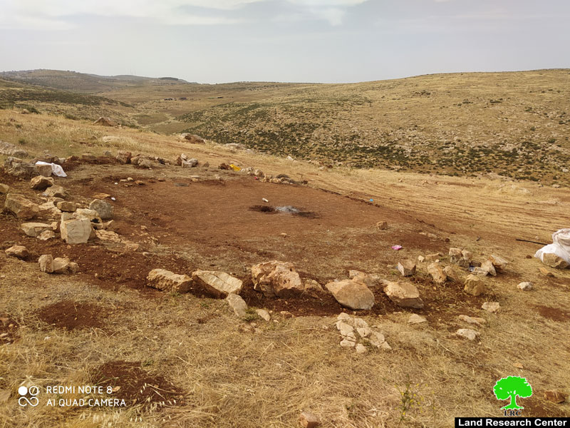 Demolishing and confiscating a residence and a barn east At-Tayba village / Ramallah governorate