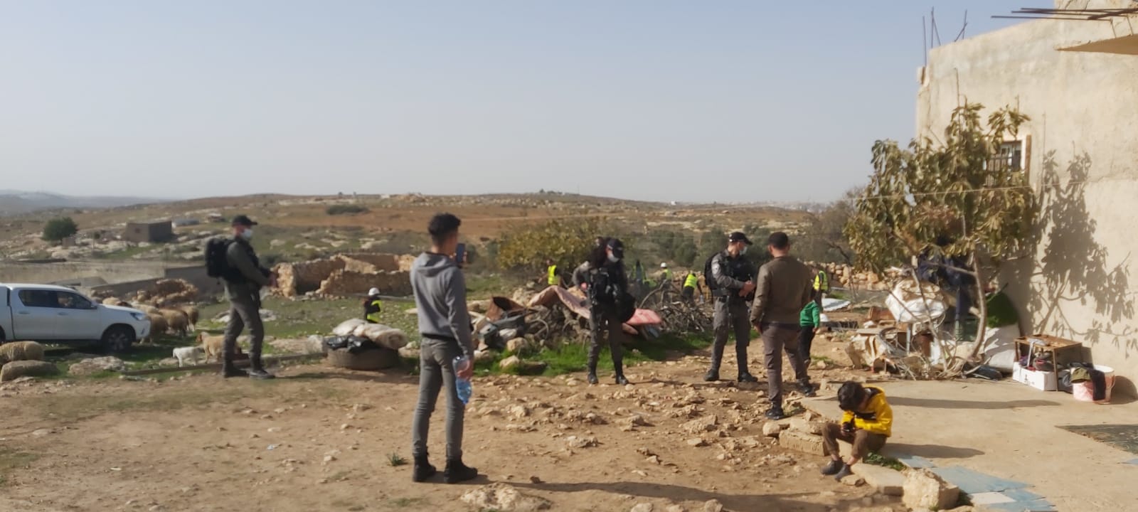 الاحتلال يهدم ويصادر منشأة زراعية في السيميا غرب السموع بمحافظة الخليل