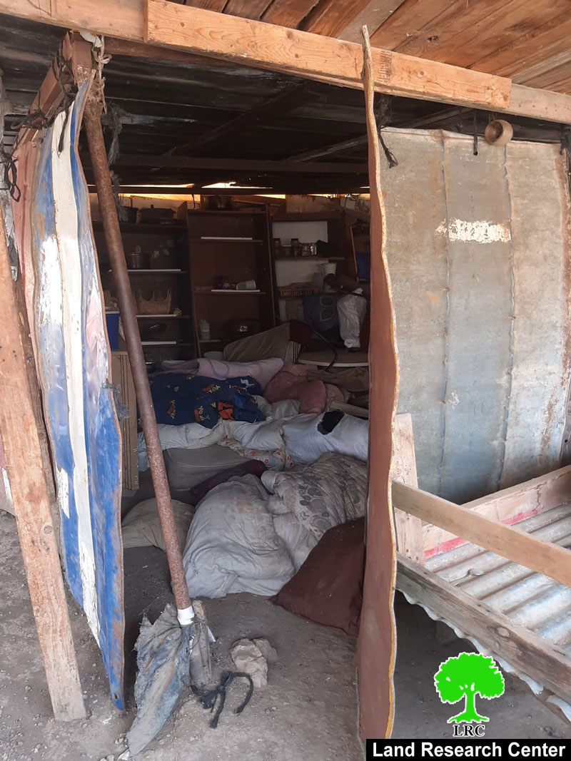 Israeli settlers steal tents and agricultural tools in Tubas governorate