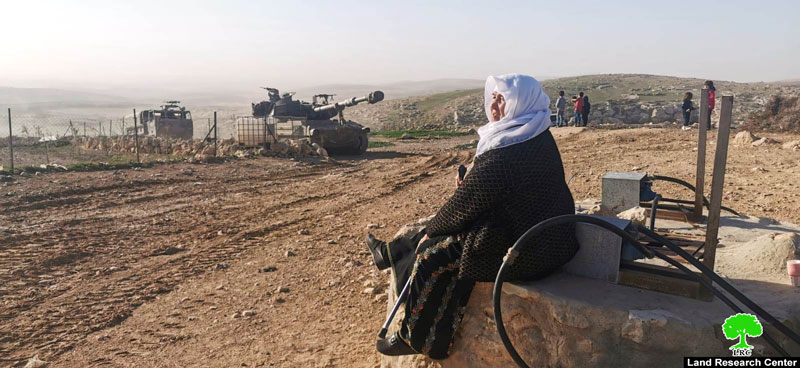 جيش الاحتلال ينفذ تدريبات في مسافر يطا جنوب الخليل ويخرب مزروعات المواطنين