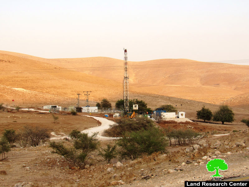 الاحتلال الإسرائيلي يشرع بحفر بئر ارتوازي شرق خربة طانا / محافظة نابلس
