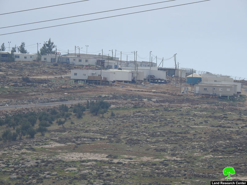 مستعمرو “آبي هناحل” يسيجون أرض وينصبون كرفانات على أراضي قرية كيسان / محافظة بيت لحم