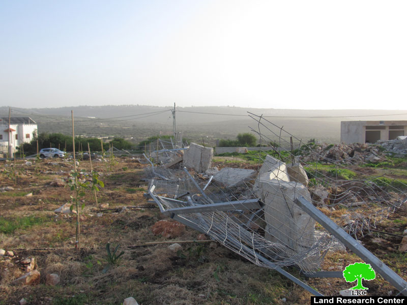 هدم أسوار وسياج تحمي قطعة أرض في قرية جبارة / محافظة طولكرم