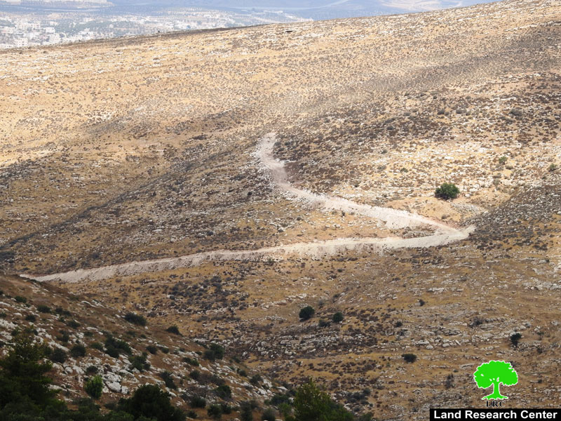 Colonists Open Roads in Citizens Lands in Fqaiqis village West Hebron