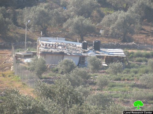 إخطار بهدم وإزالة غرفة زراعية في قرية واد الرشا شرق مدينة قلقيلية