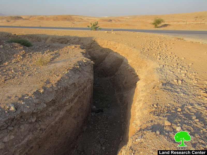 Colonists Dig a Massive Trench in An-Nuwayima / Jericho governorate