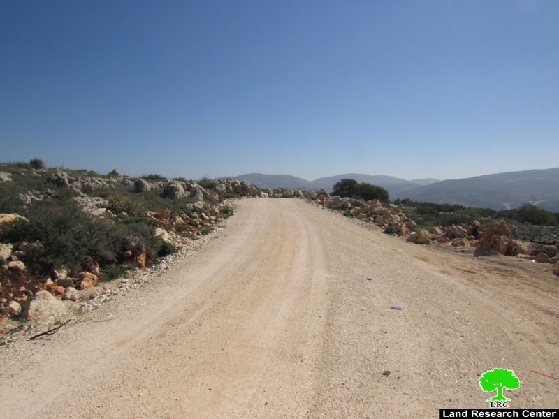 اخطارات بوقف العمل في منازل ومنشآت المواطنين بقرية ياسوف بمحافظة سلفيت