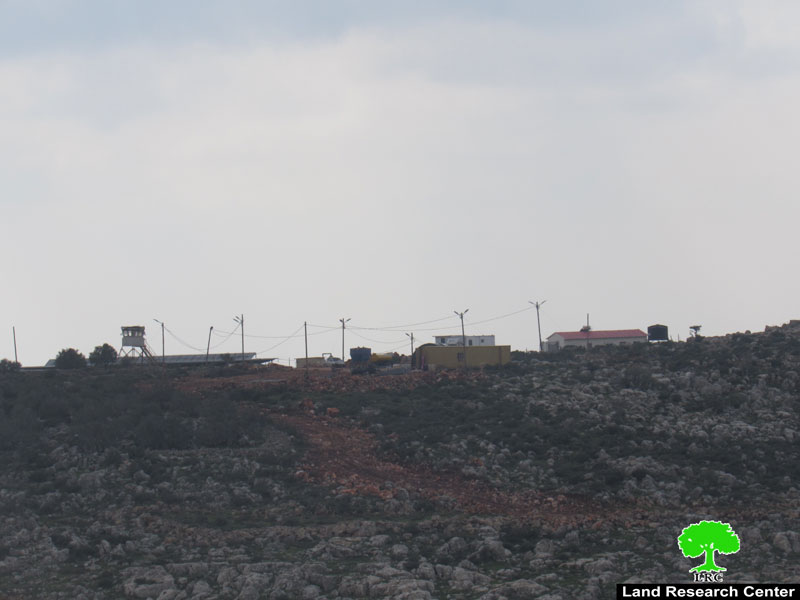 مستعمرو “البؤرة الاستعمارية” ينشئون وحدات استيطانية جديدة وبرج للمراقبة على أراضي مدينة سلفيت