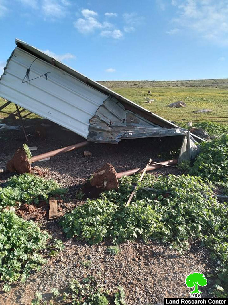 Colonists Demolish a Shack East At-Taybeh town / Ramallah governorate