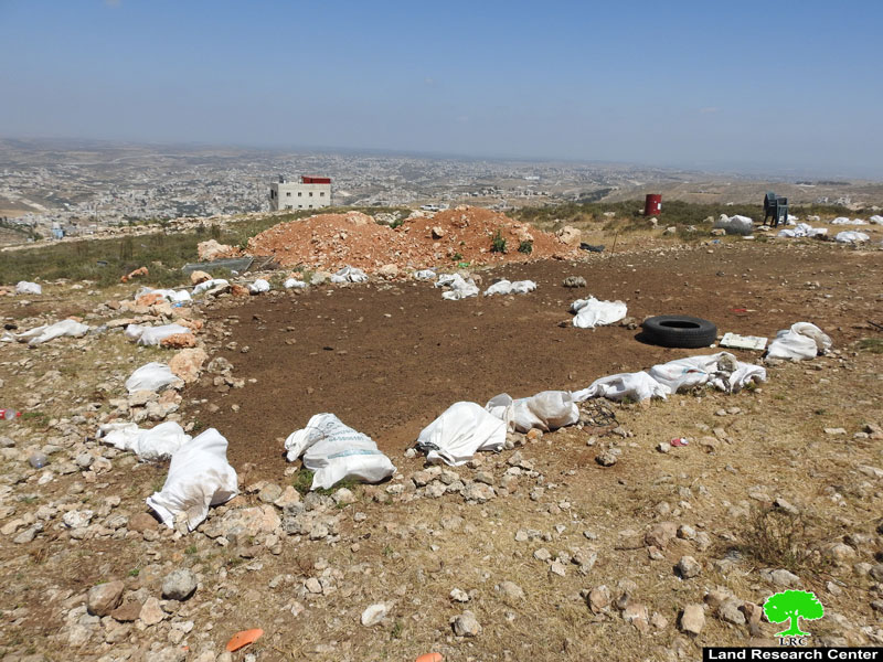 الاحتلال يهدم ويصادر منشأة سكنية واخرى زراعية في خلة طه غرب دورا/ محافظة الخليل