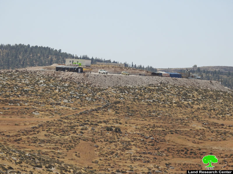 مستعمرون يقيمون بؤرة جديدة على أراضي قرية زنوتا جنوب الخليل