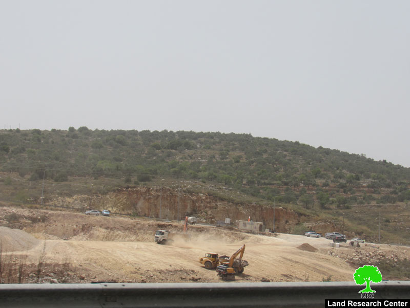 الشروع بتجريف مساحات من أراضي قرية ياسوف لصالح البؤرة الاستعمارية ” نفيه نحمياه” / محافظة سلفيت