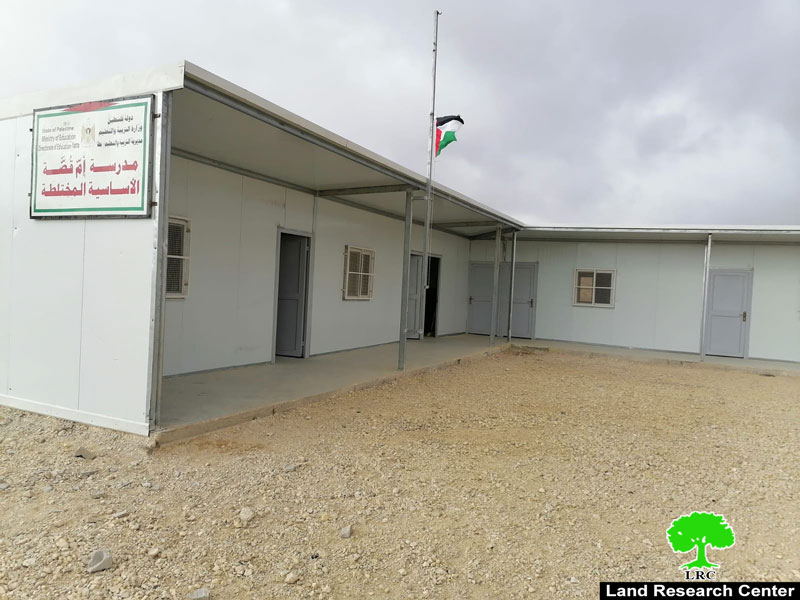 إخطار بوقف العمل والبناء في مدرسة أم قصة شرق يطا بمحافظة الخليل