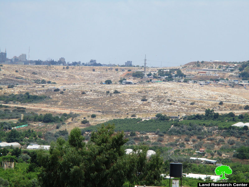 إخطارات بوقف العمل والبناء في مساكن بتجمع الرماضين الجنوبي بمحافظة قلقيلية