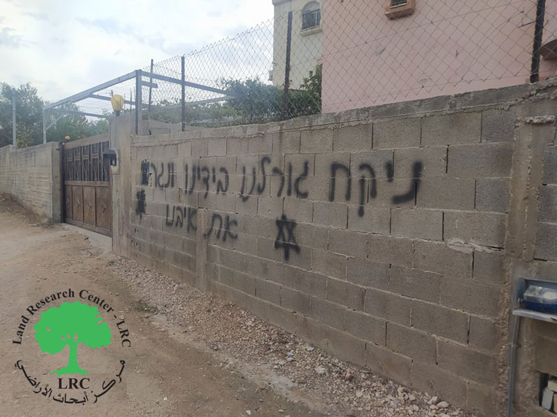 خط شعارات تحريضية وإعطاب إطارات مركبات في قرية مردة / محافظة سلفيت