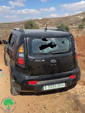 المستعمرون يعتدون على مركبات الفلسطينيين في بلدة ترمسعيا بمحافظة رام الله