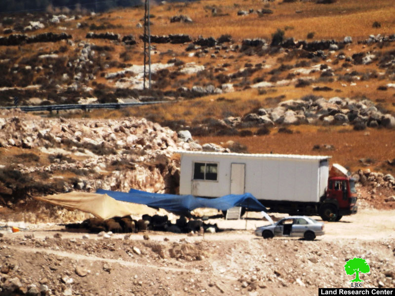 Colonists set up a new outpost on Ad-Dhaheriya lands / South Hebron